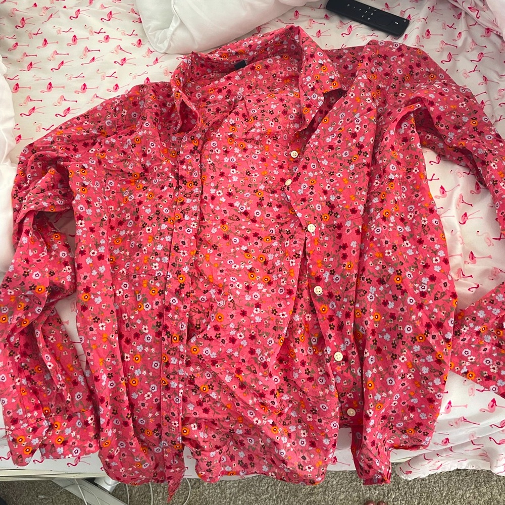 Gap over shirt/ coverup